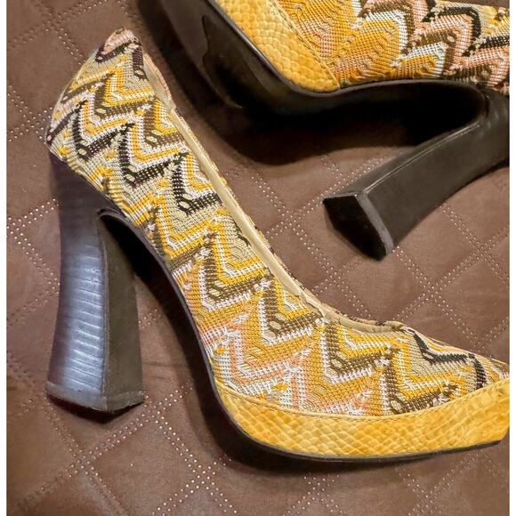 Naughty Monkey Women's Platform Heels w. Embroidered Exterior, Snakeskin - 6 - Picture 6 of 12